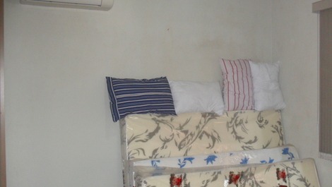 EXCELENTE SOBRADO A 250M DO MAR COM AC CISTERNA, WI-FI