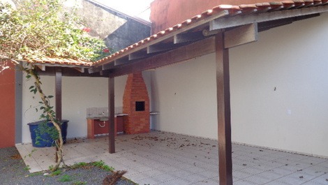 EXCELENTE SOBRADO, SUITE MAIS 2 QUARTOS COM AC, WI-FI -CISTERNA