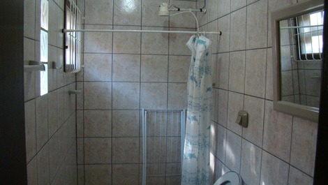 EXCELENTE SOBRADO, SUITE MAIS 2 QUARTOS COM AC, WI-FI -CISTERNA