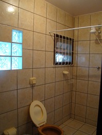 EXCELENTE SOBRADO, SUITE MAIS 2 QUARTOS COM AC, WI-FI -CISTERNA