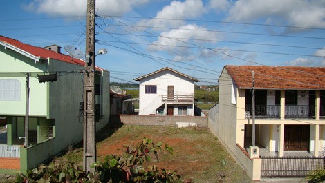 EXCELENTE SOBRADO, SUITE MAIS 2 QUARTOS COM AC, WI-FI -CISTERNA