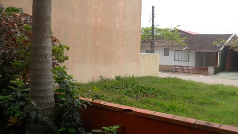 EXCELENTE SOBRADO, SUITE MAIS 2 QUARTOS COM AC, WI-FI -CISTERNA