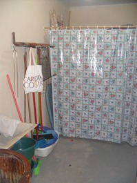 ÓTIMA CASA TÉRREA Á 50M DO MAR, 2 QUARTOS COM AC E POSSUI CISTERNA.