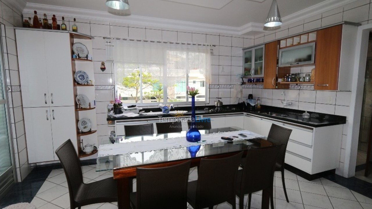 Apartment for vacation rental in Balneário Camboriú (Praia dos Amores)