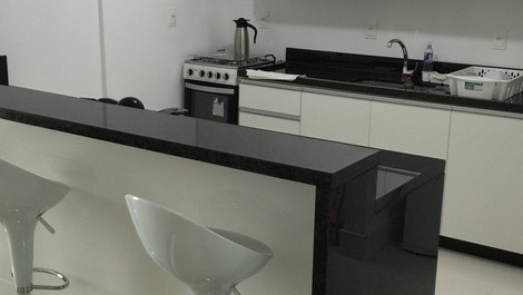 TRIPLEX HOUSE/15 PEOPLE/POOL/AIR/BABY AREA/4 SPACES