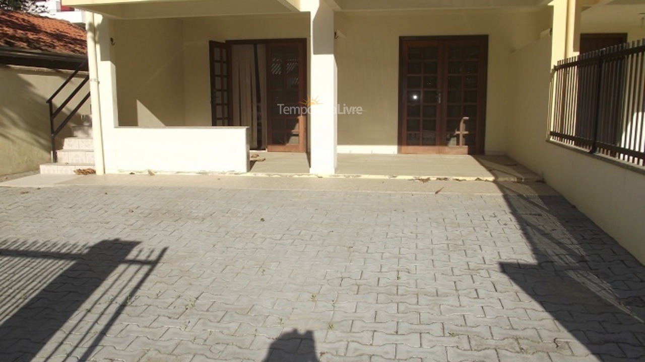 Apartamento para alquiler de vacaciones em Bombinhas (Praia de Bombas)