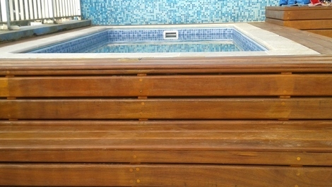 Piscina e deck