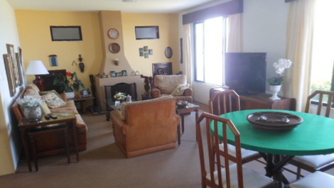 Frente para o mar em Mariscal com 5 dormitórios Ref. 75