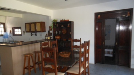 Frente para o mar em Mariscal com 5 dormitórios Ref. 75