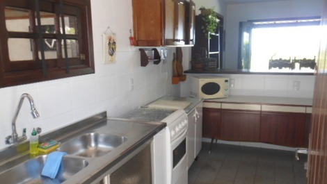 Frente para o mar em Mariscal com 5 dormitórios Ref. 75