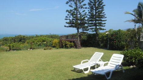 Frente para o mar em Mariscal com 5 dormitórios Ref. 75