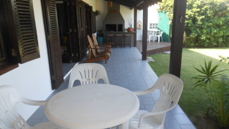 Frente para o mar em Mariscal com 5 dormitórios Ref. 75