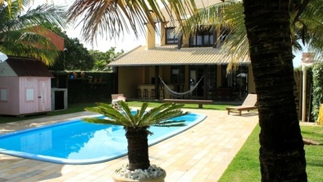 Casa alto padrão, com piscina, à 200m do mar em Mariscal Ref. 12