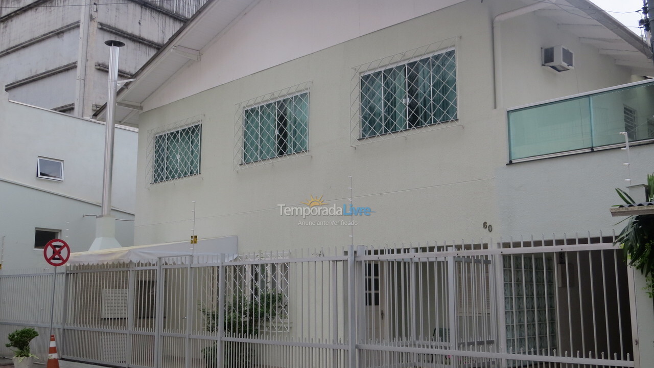 Casa para alquiler de vacaciones em Balneário Camboriú (Praia Central)