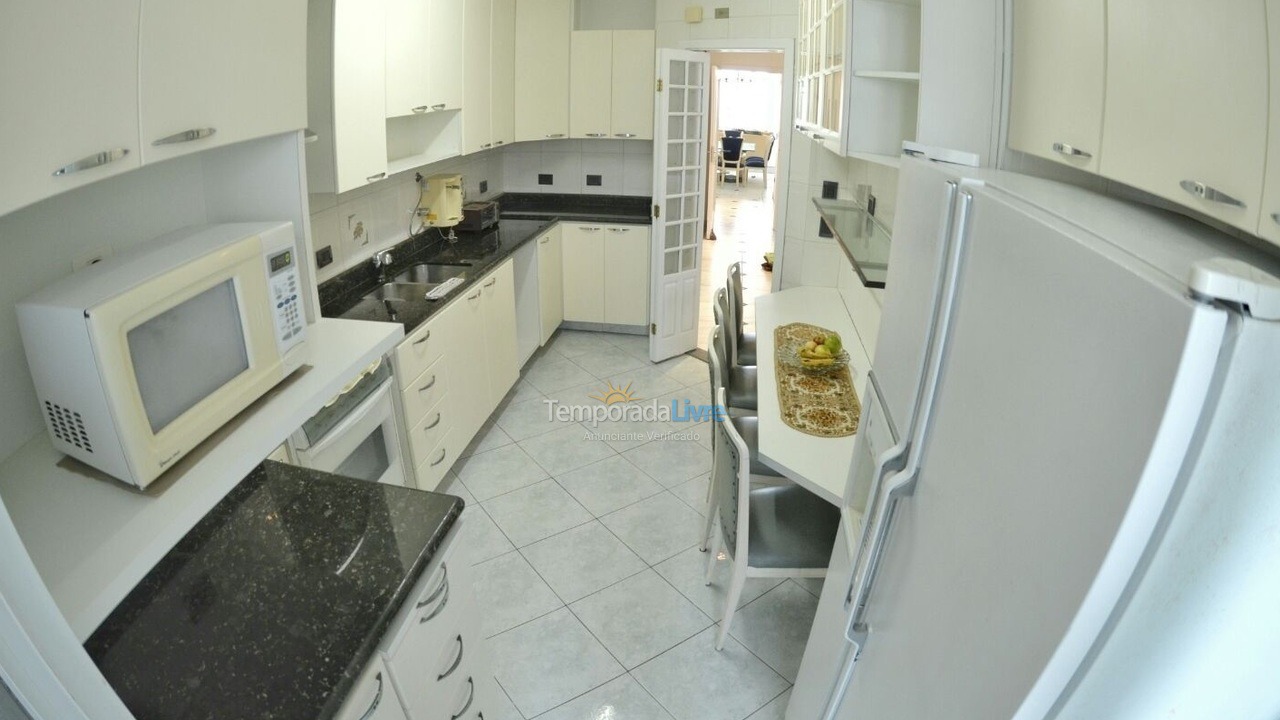 Apartment for vacation rental in Guarujá (Pitangueiras)