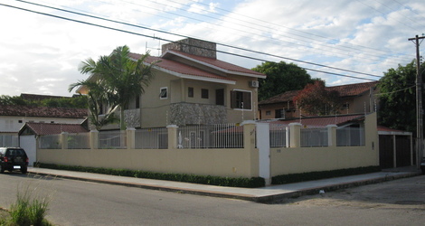 Ereat HOME WITH AIR CONDITIONED and pool! GET TO BEST Vacation!