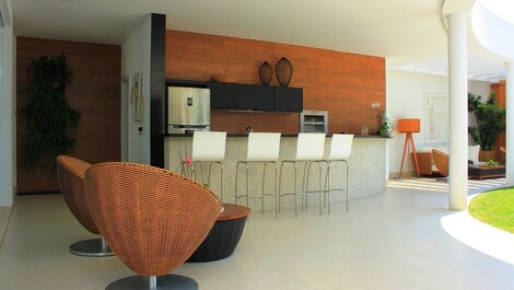 MANSÃO ALTO NIVEL DE FRENTE PARA A PRAIA