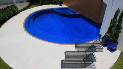 MANSÃO ALTO NIVEL DE FRENTE PARA A PRAIA