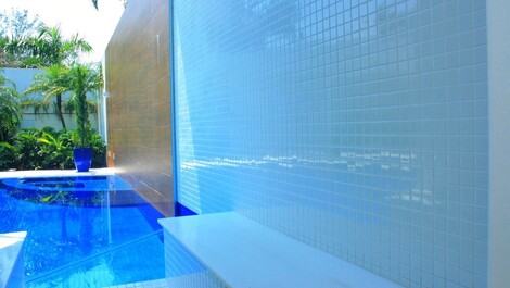 MANSÃO ALTO NIVEL DE FRENTE PARA A PRAIA