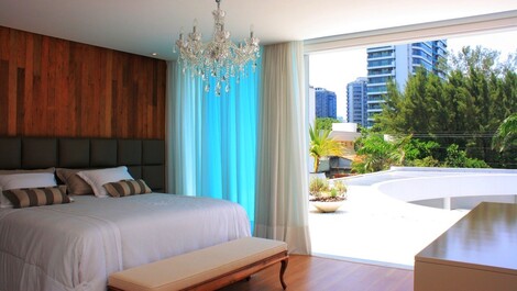 MANSÃO ALTO NIVEL DE FRENTE PARA A PRAIA