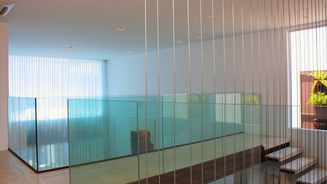 MANSÃO ALTO NIVEL DE FRENTE PARA A PRAIA