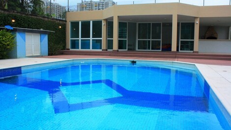 MANSION WITH FOOTBALL FIELD! CLUB STRUCTURE! PROX. RIOCENTRE!