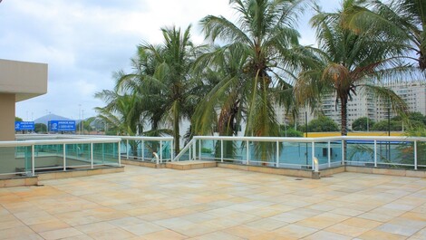 MANSION WITH FOOTBALL FIELD! CLUB STRUCTURE! PROX. RIOCENTRE!