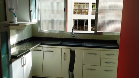 Visão da cozinha planejada com a pia