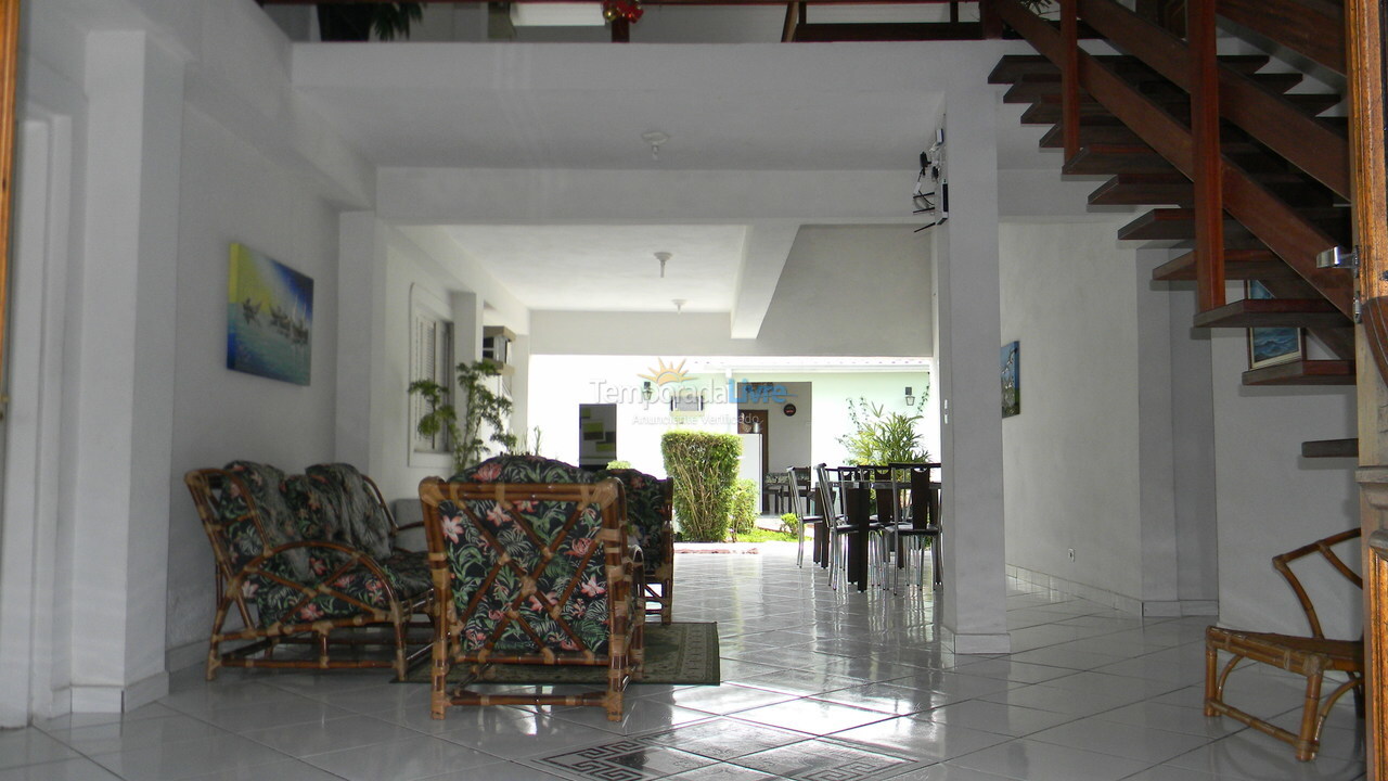 Apartamento para aluguel de temporada em Ubatuba (Praia das Toninhas)