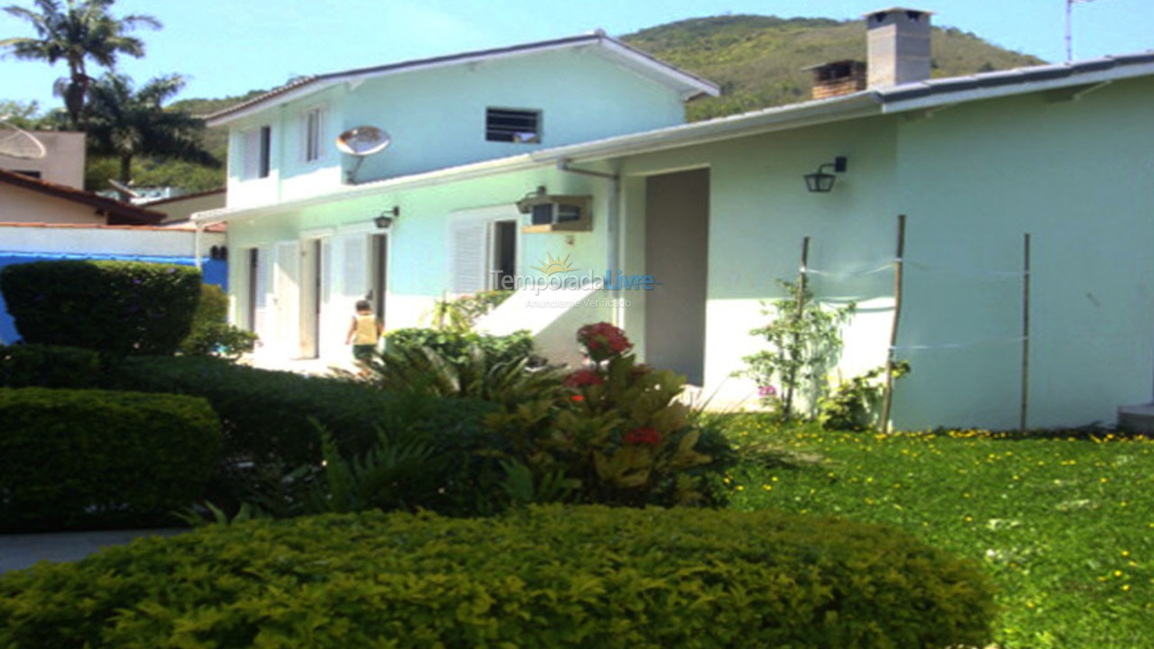 Apartamento para aluguel de temporada em Ubatuba (Praia das Toninhas)