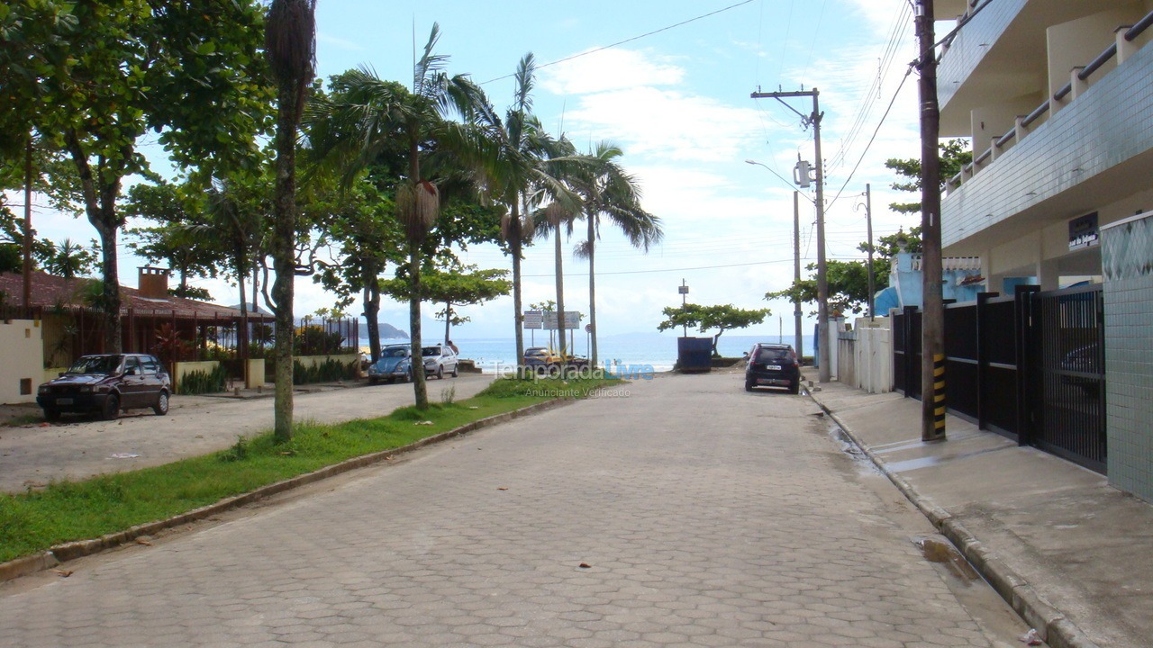 Apartamento para aluguel de temporada em Ubatuba (Praia das Toninhas)