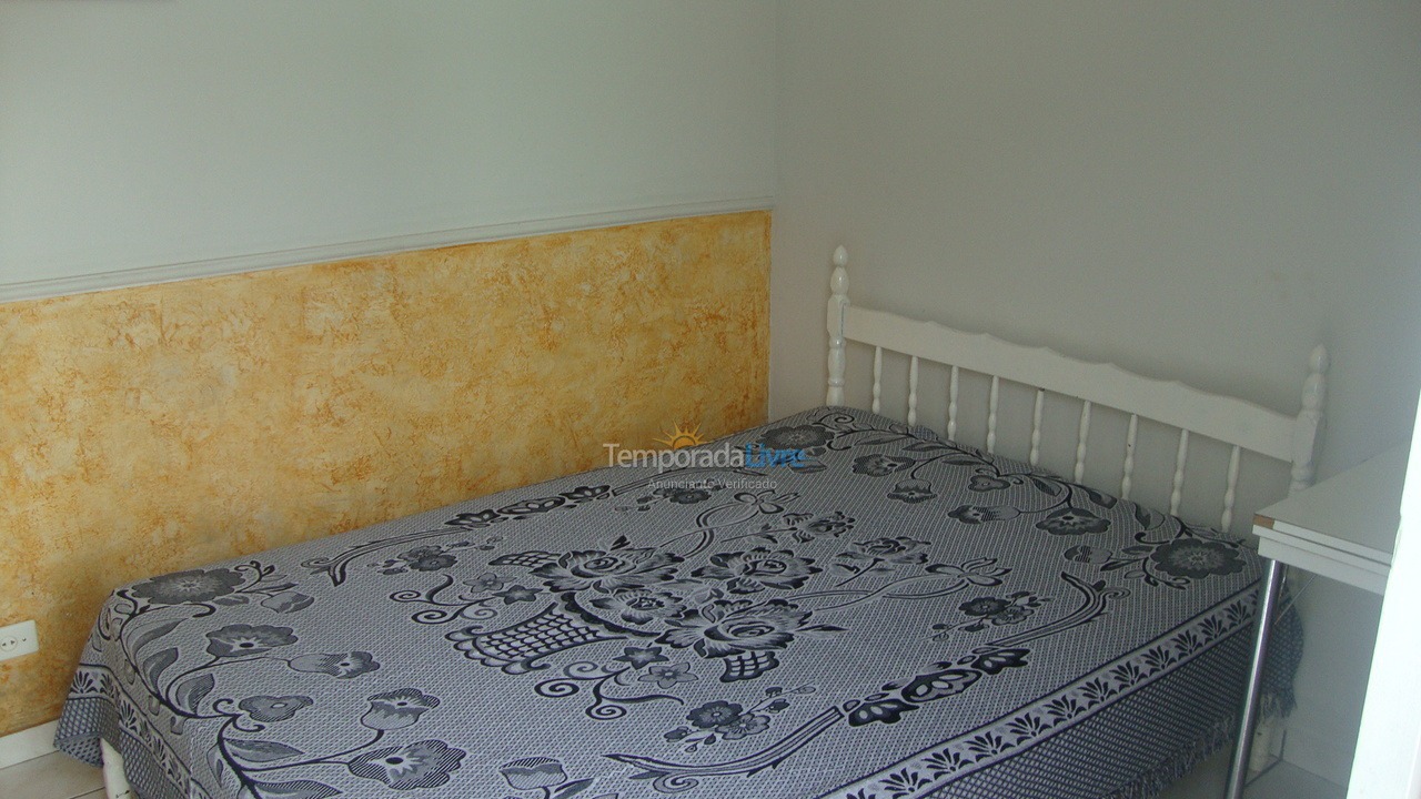 Apartamento para aluguel de temporada em Ubatuba (Praia das Toninhas)