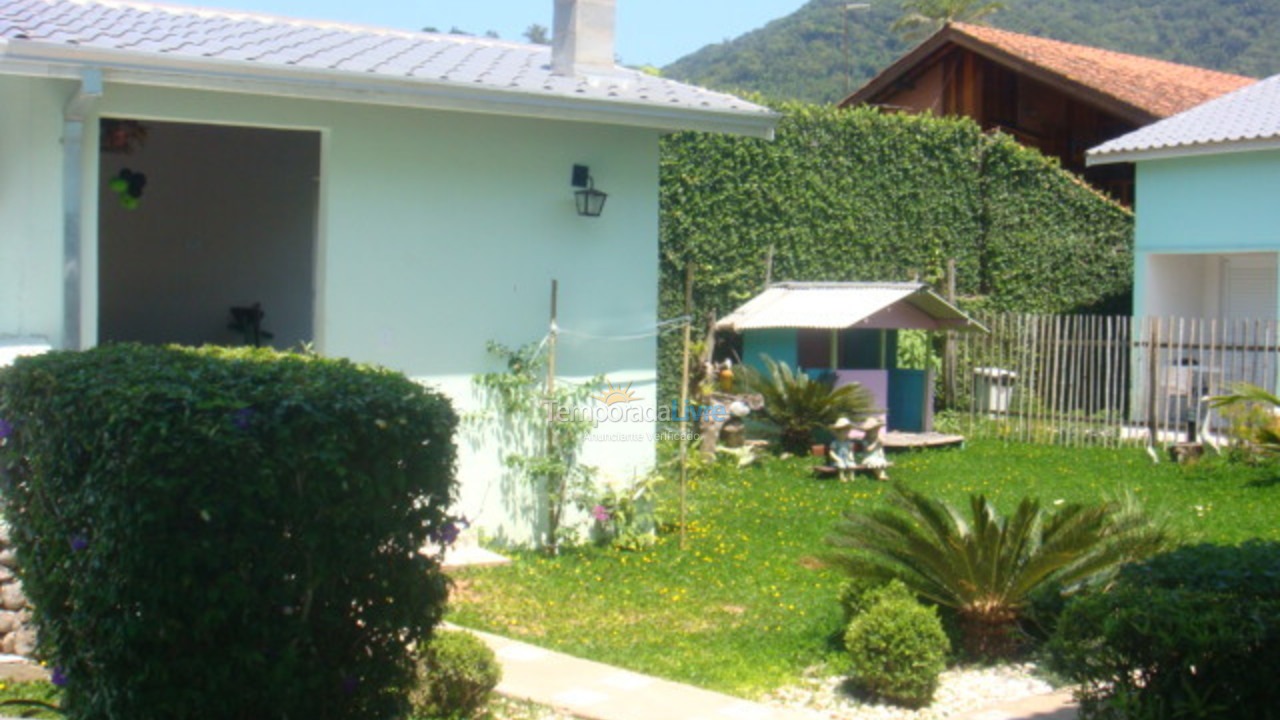 Apartamento para aluguel de temporada em Ubatuba (Praia das Toninhas)