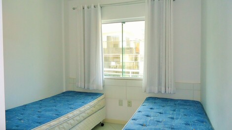 Dormitório com 2 camas de solteiro