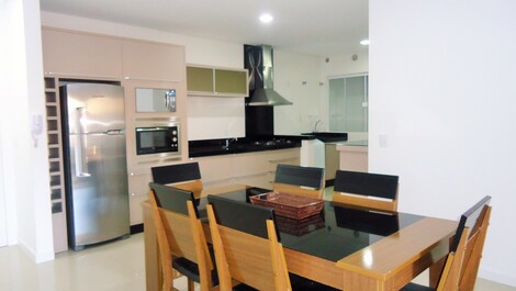 Sala de estar e jantar integradas