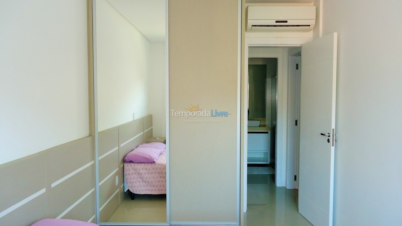 Apartment for vacation rental in Bombinhas (Praia de Bombinhas)