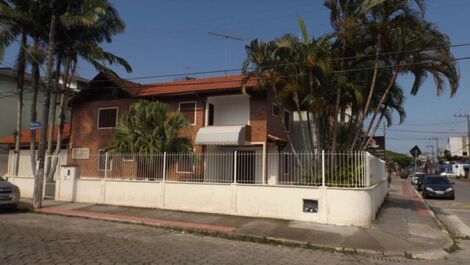 EPECTACULAR HOUSE 4 DORM (SUITE), 4 AIR CONDITIONED, A SEA QUADRA!