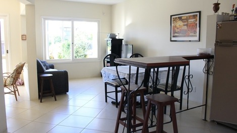 Sala com cozinha balcão