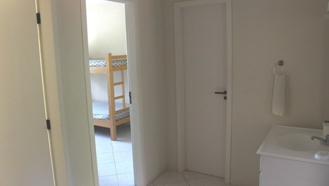 Banheiro com pia externa