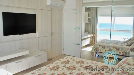 Alto padrão, sofisticado e de frente para a praia!