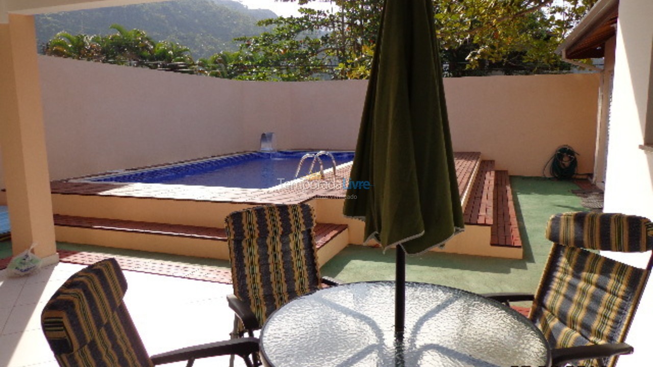 House for vacation rental in Ubatuba (Praia das Toninhas)