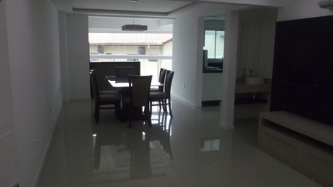 APARTMENT FOR LEASE ON THE BEACH SEASON BE PUMPS BOMBINHAS SC