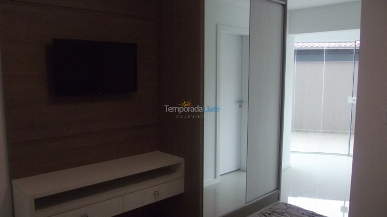 Apartment for vacation rental in Bombinhas (Praia de Bombas)