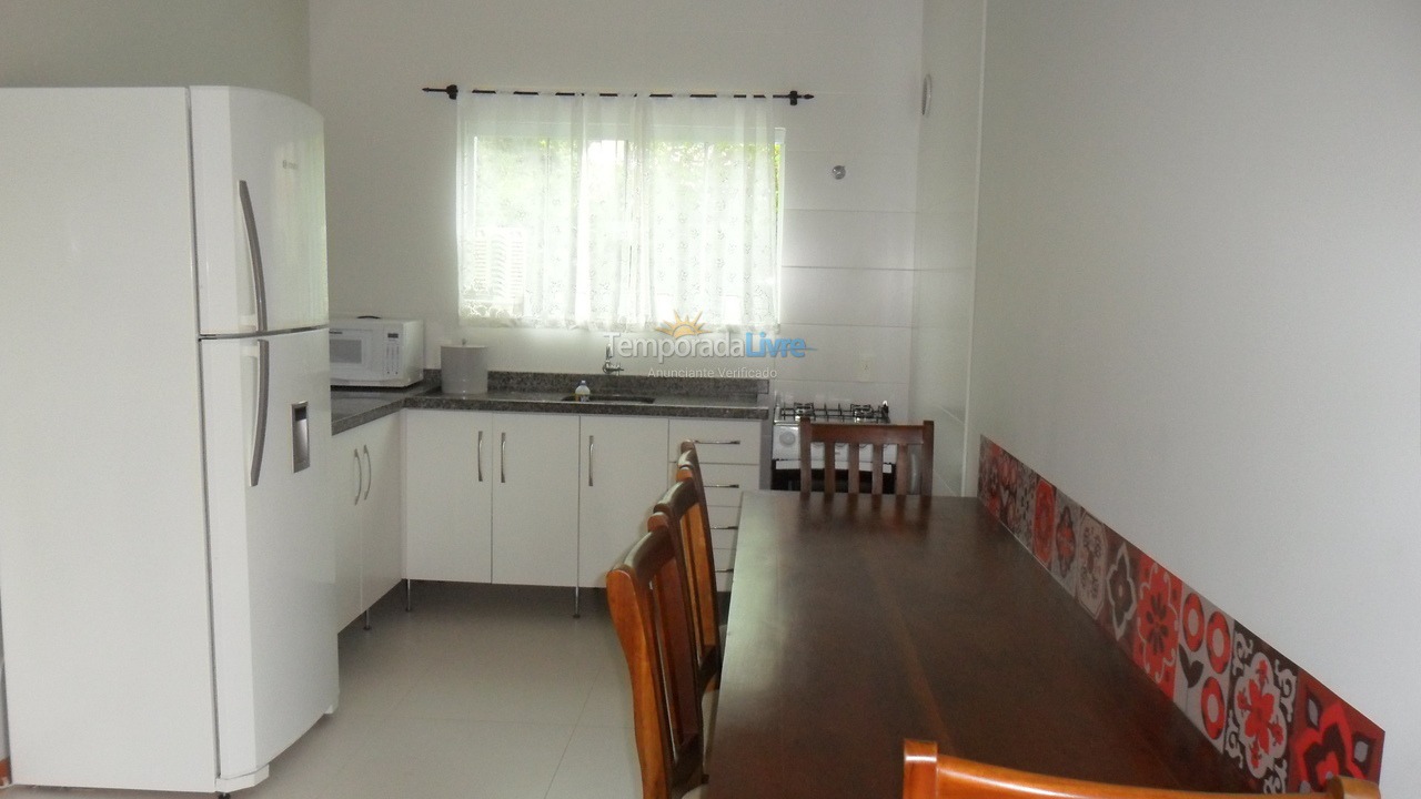 Apartamento para aluguel de temporada em Bombinhas (Praia de Zimbros)