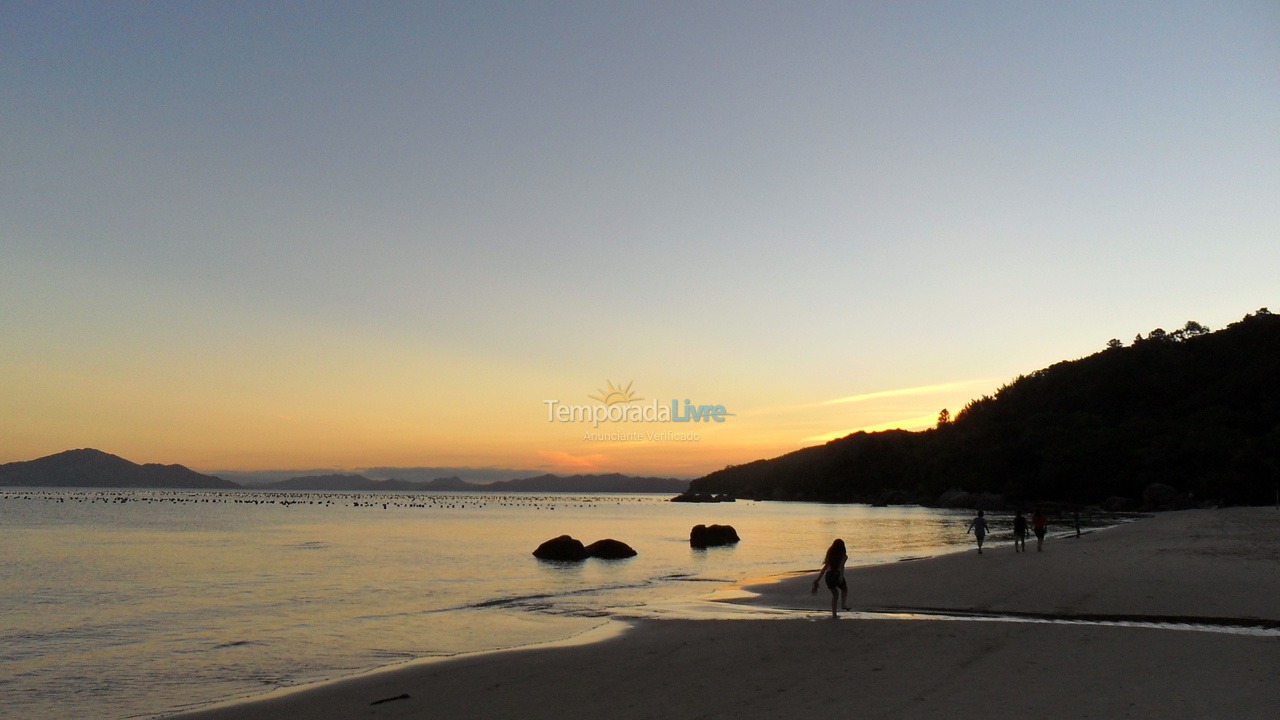 Apartamento para aluguel de temporada em Bombinhas (Praia de Zimbros)