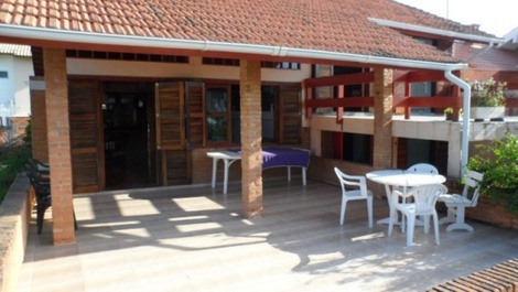 CASA 3 QUARTOS COM PISCINA P/ 10 PESSOAS 250M PRAIA INGLESES