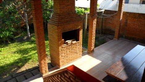 CASA 3 QUARTOS COM PISCINA P/ 10 PESSOAS 250M PRAIA INGLESES