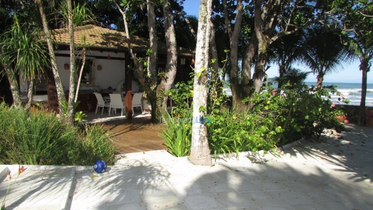 Casa para aluguel de temporada em São Sebastião (Praia da Baleia)