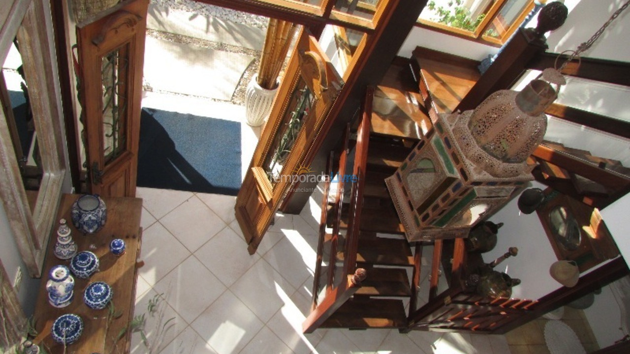 Casa para aluguel de temporada em São Sebastião (Praia da Baleia)