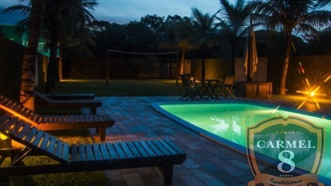 vista noturna da piscina